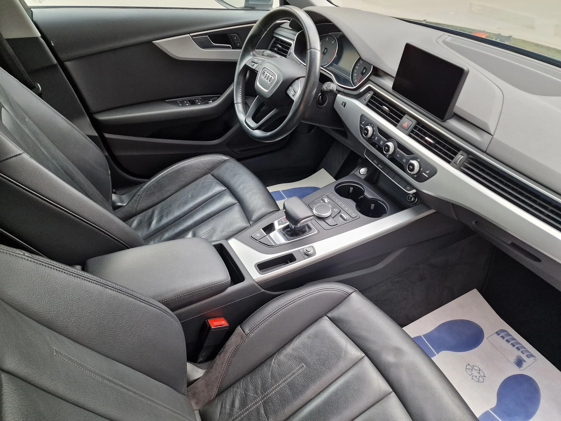 AUDI A4 Avant 2.0 TDI Design S-tronic-image-10
