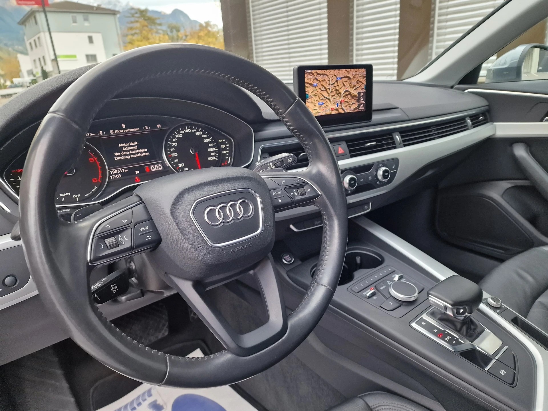 AUDI A4 Avant 2.0 TDI Design S-tronic-image-8
