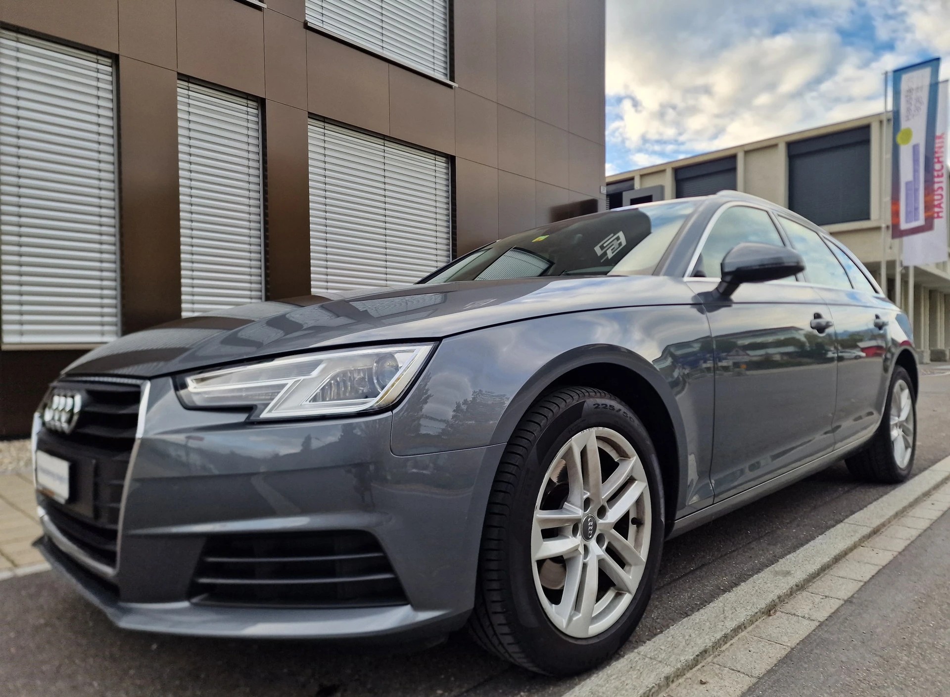 AUDI A4 Avant 2.0 TDI Design S-tronic-image-0
