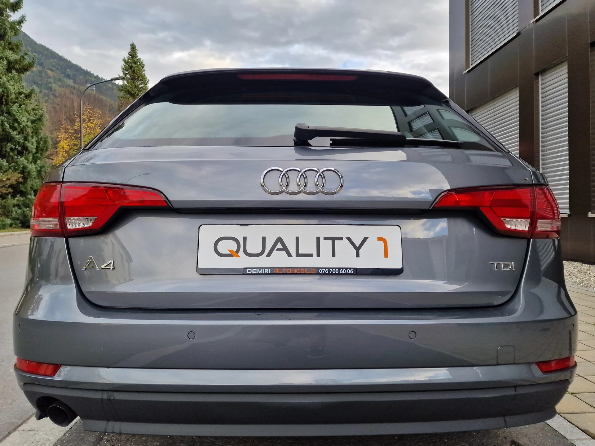 AUDI A4 Avant 2.0 TDI Design S-tronic-image-4