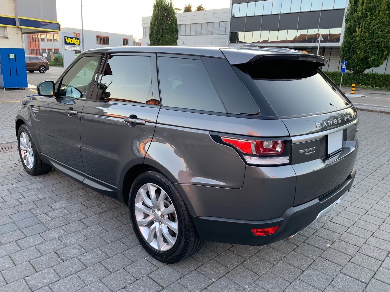 LAND ROVER Range Rover Sport 3.0 SDV6 HSE Dynamic Automatic-image-3