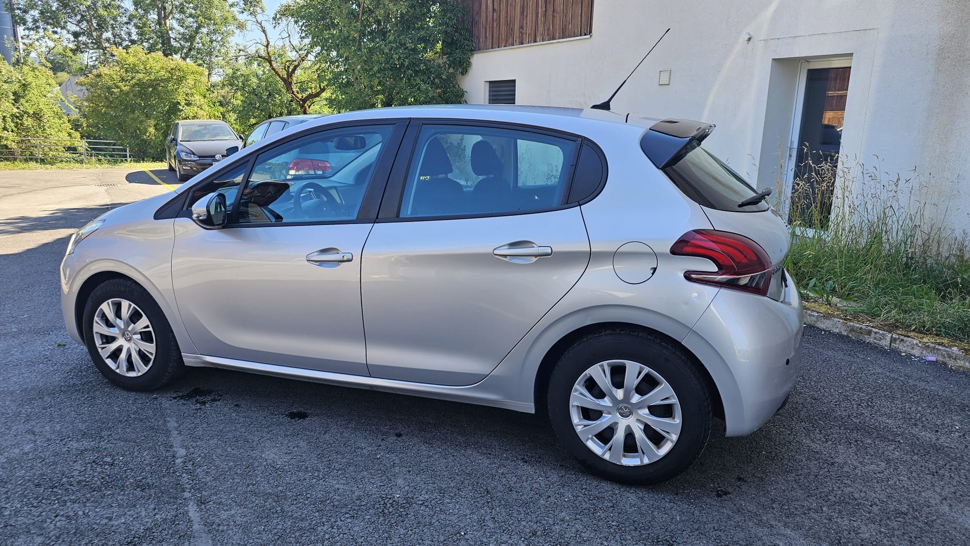 PEUGEOT 208 1.6 BlueHDi Active-image-7