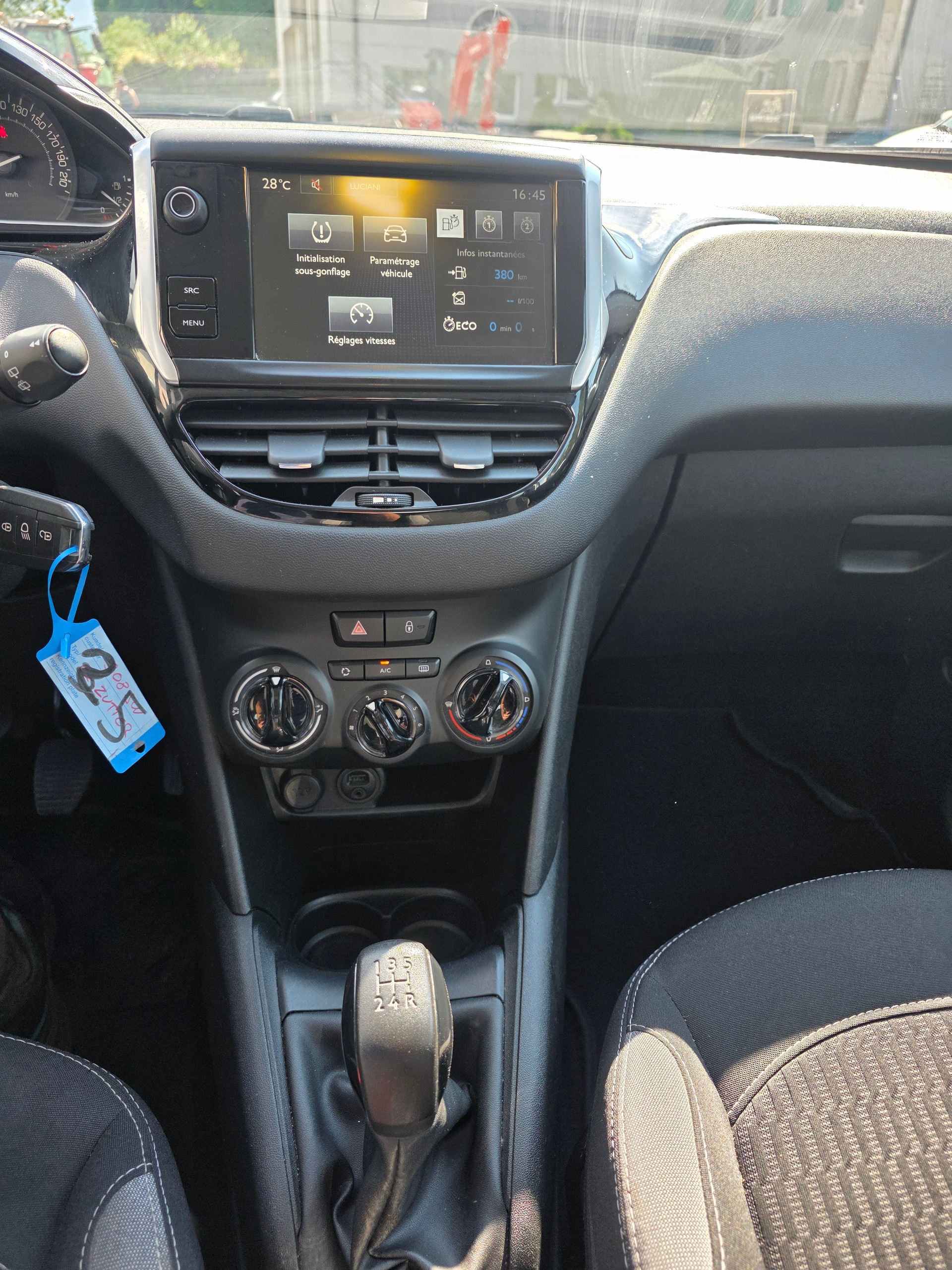 PEUGEOT 208 1.6 BlueHDi Active-image-9