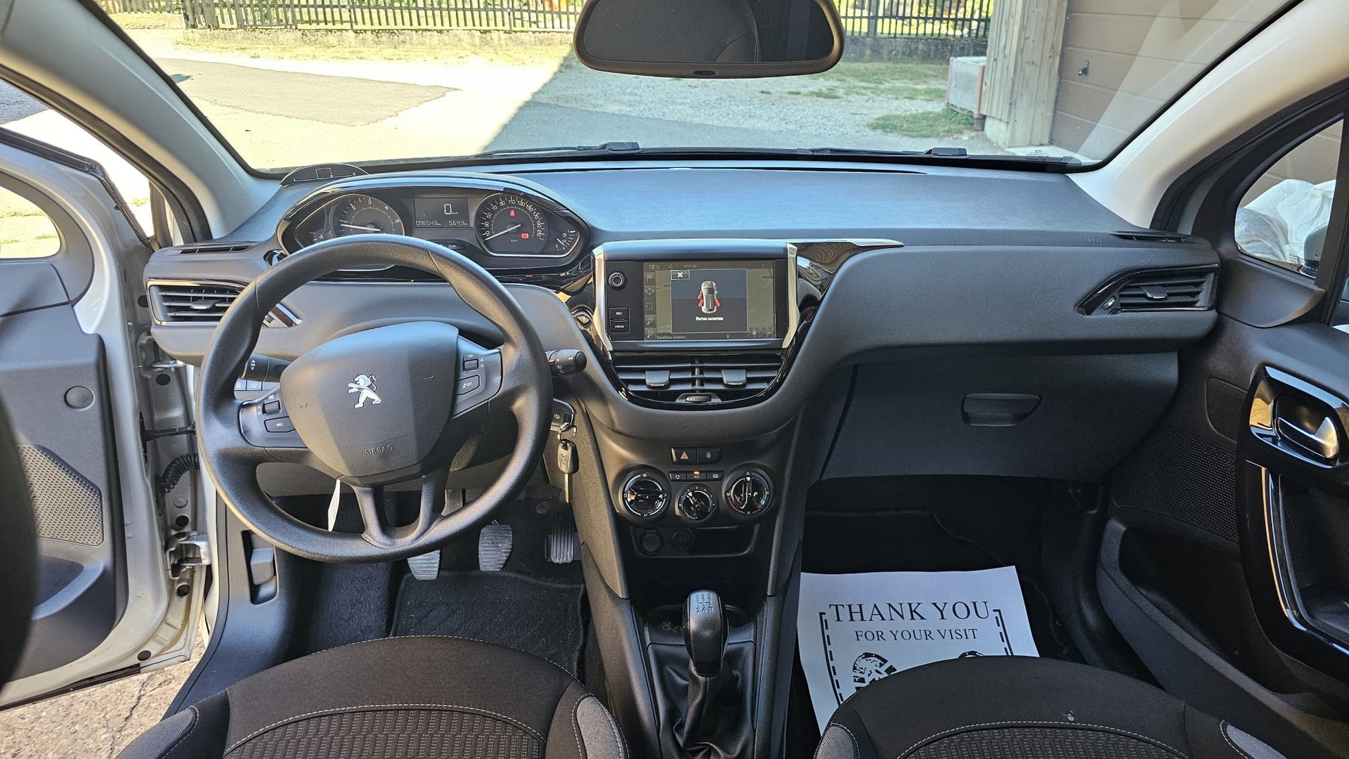 PEUGEOT 208 1.6 BlueHDi Active-image-9