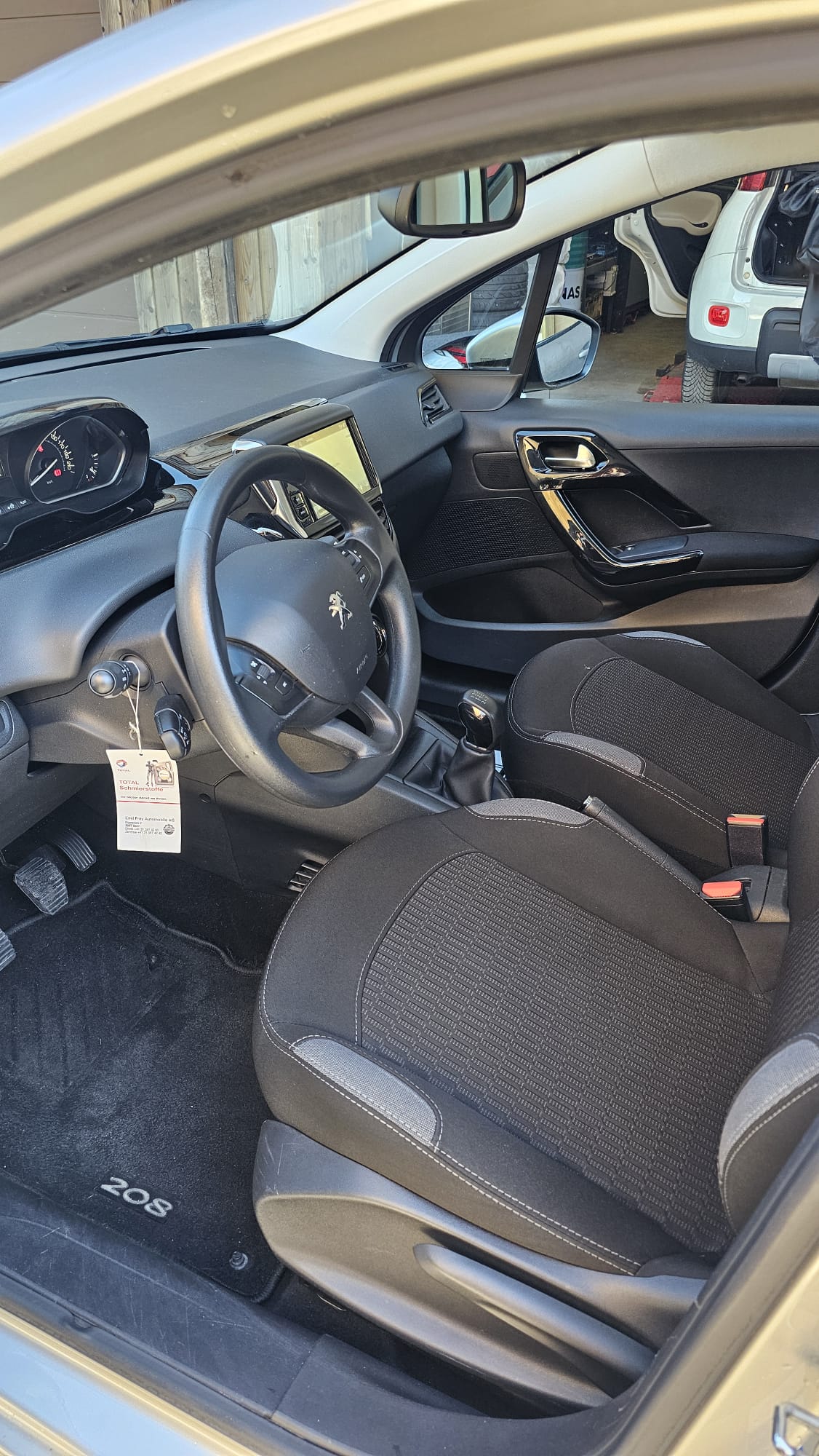 PEUGEOT 208 1.6 BlueHDi Active-image-10