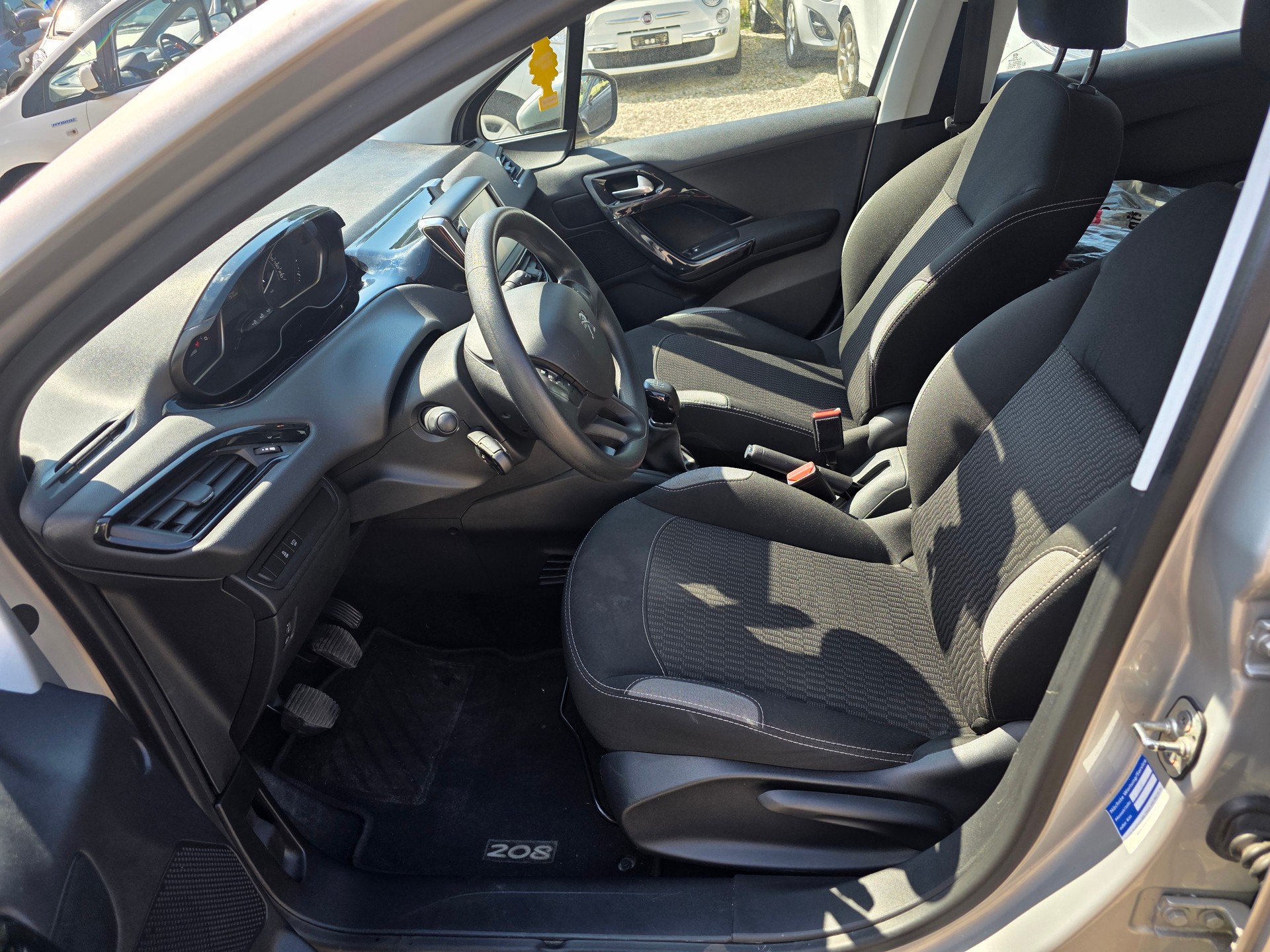 PEUGEOT 208 1.6 BlueHDi Active-image-10