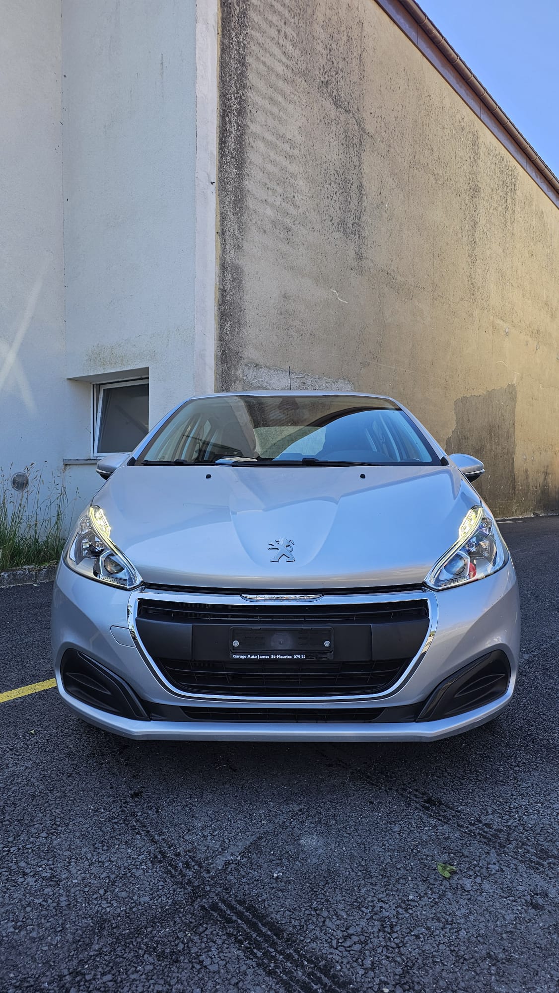 PEUGEOT 208 1.6 BlueHDi Active-image-1