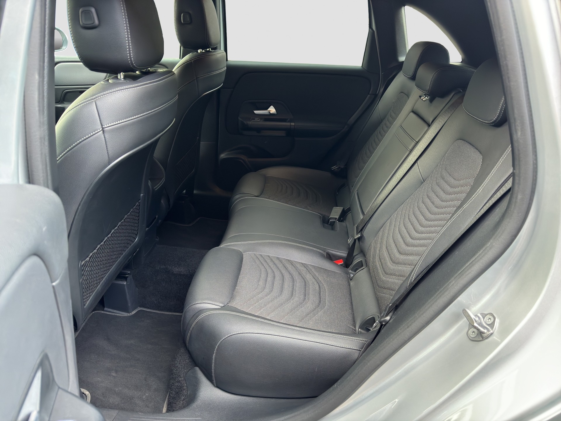 MERCEDES-BENZ B 200 Style 7G-DCT-image-10