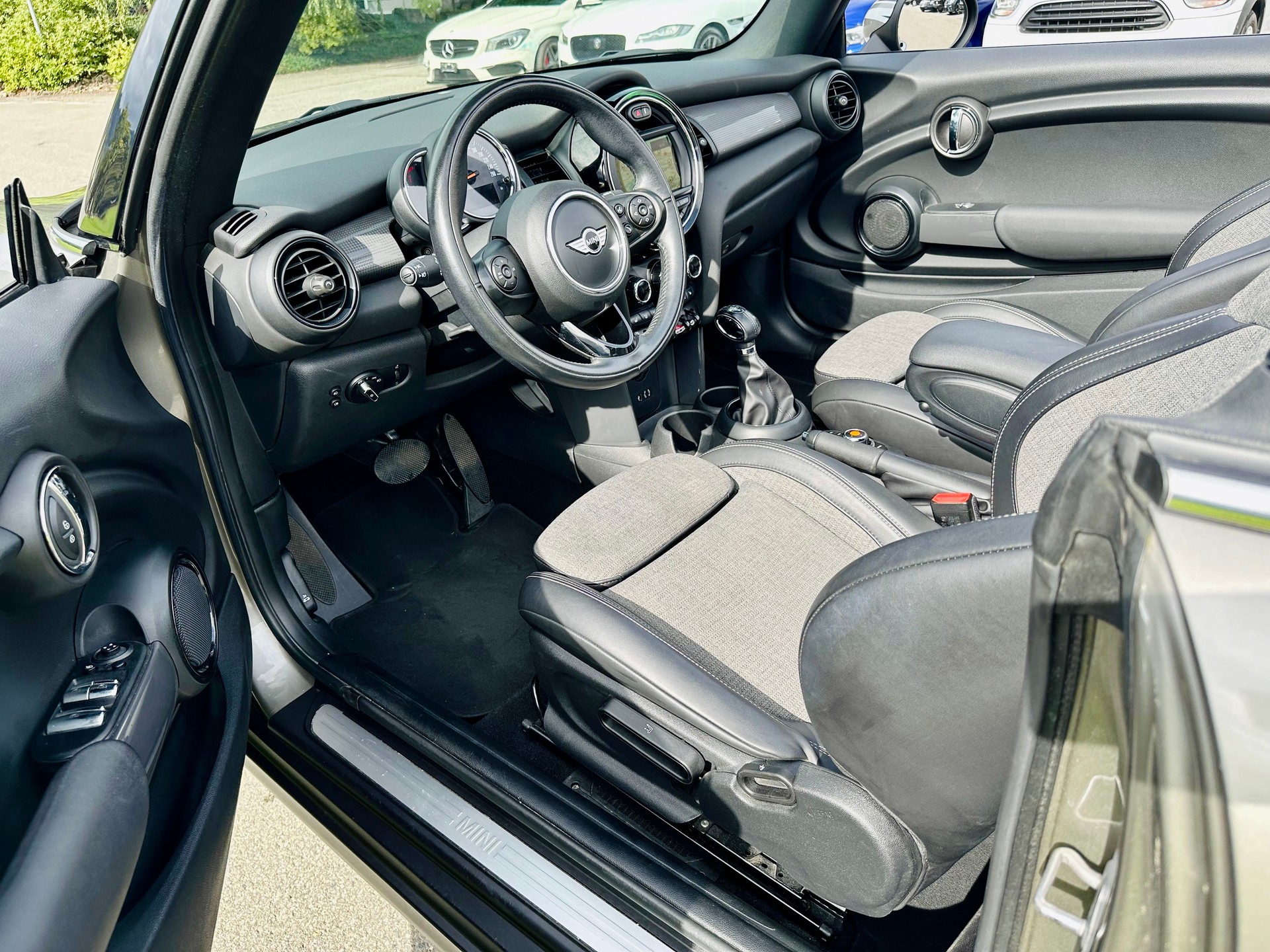MINI Cooper Cabriolet Steptronic-image-14
