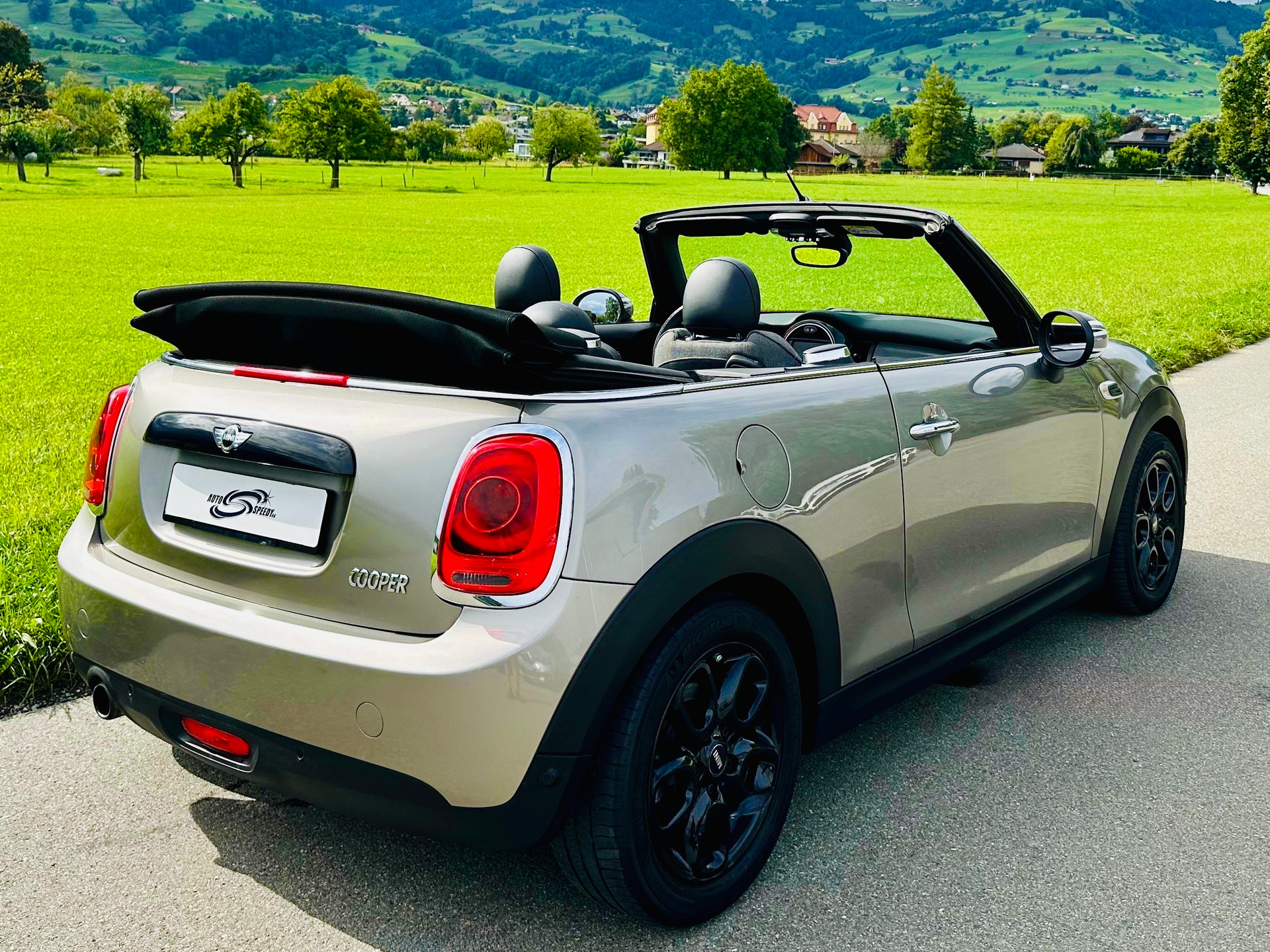 MINI Cooper Cabriolet Steptronic-image-11