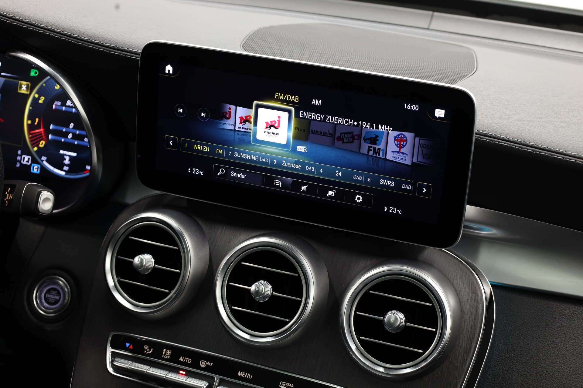 MERCEDES-BENZ GLC 43 AMG 4m-image-19