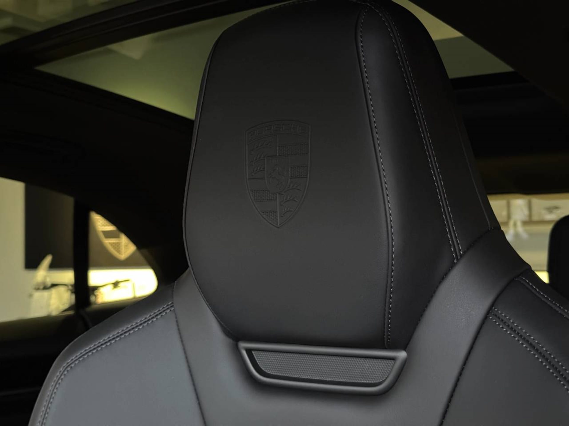 PORSCHE Macan 4S-image-33