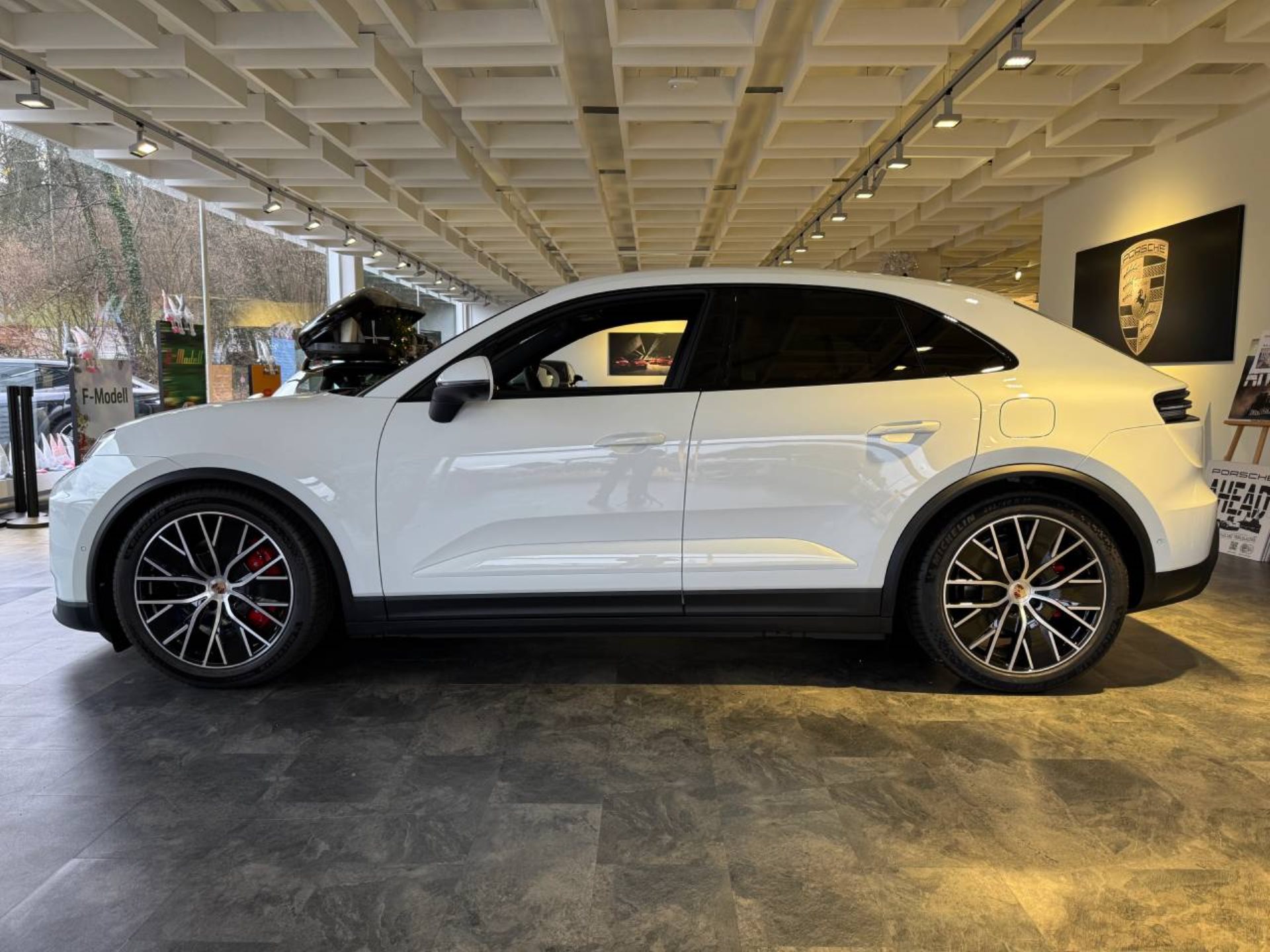 PORSCHE Macan 4S-image-1