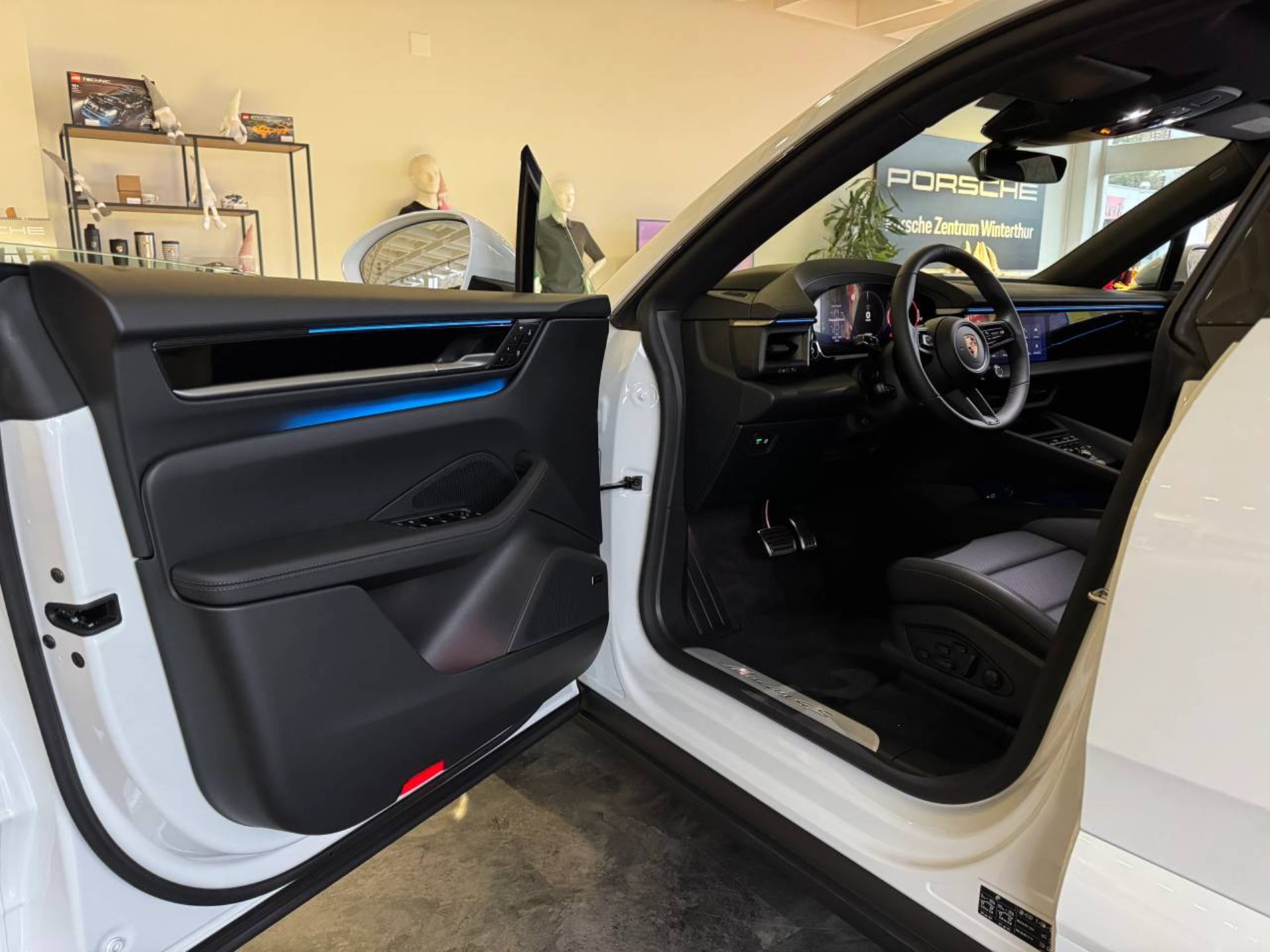 PORSCHE Macan 4S-image-3