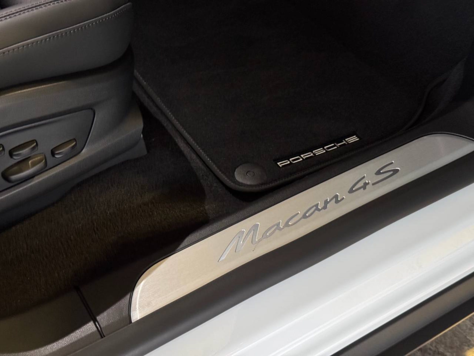 PORSCHE Macan 4S-image-34