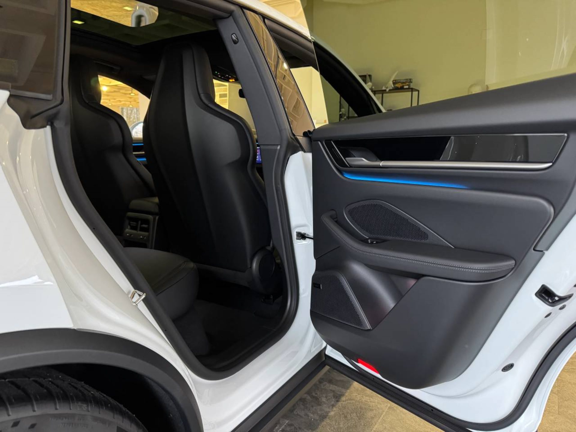 PORSCHE Macan 4S-image-27