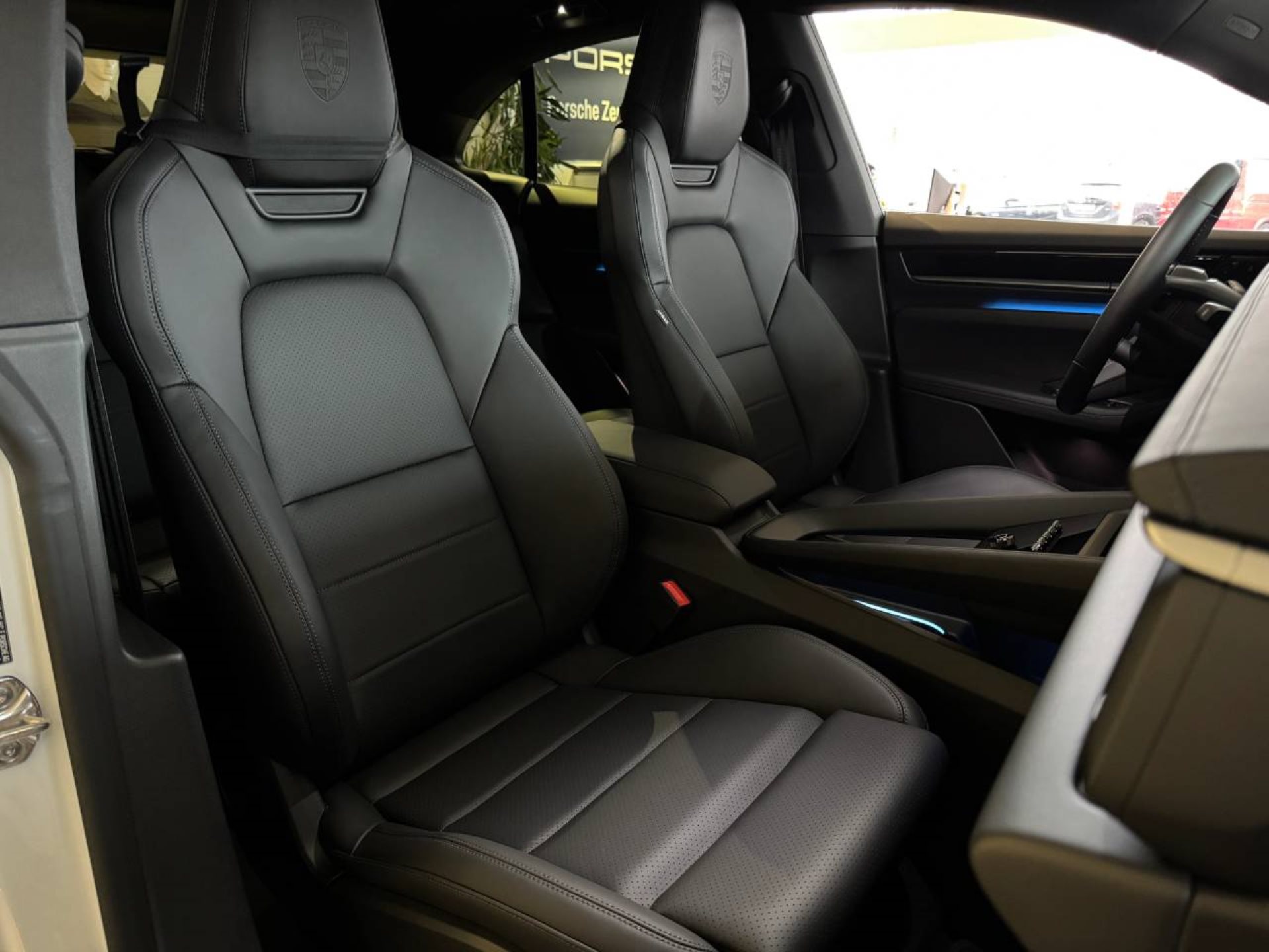 PORSCHE Macan 4S-image-22