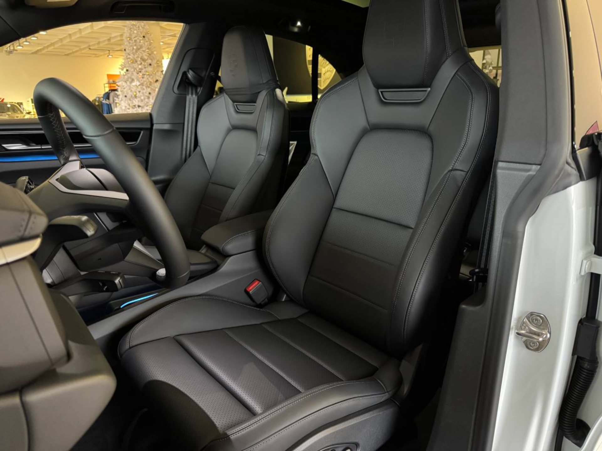 PORSCHE Macan 4S-image-4