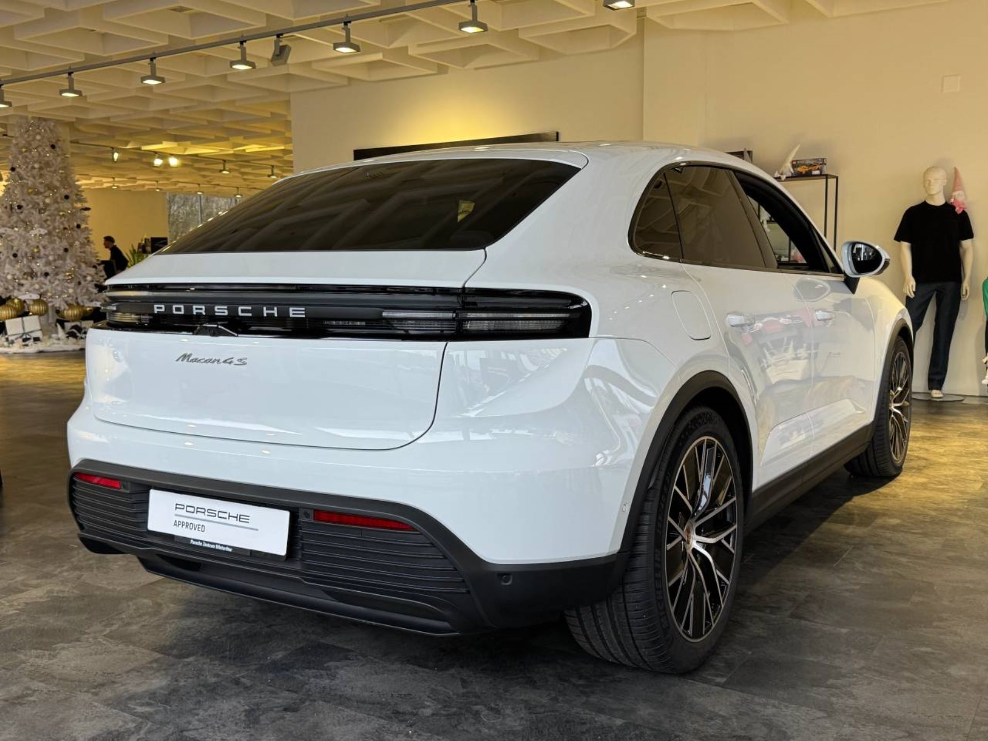 PORSCHE Macan 4S-image-2