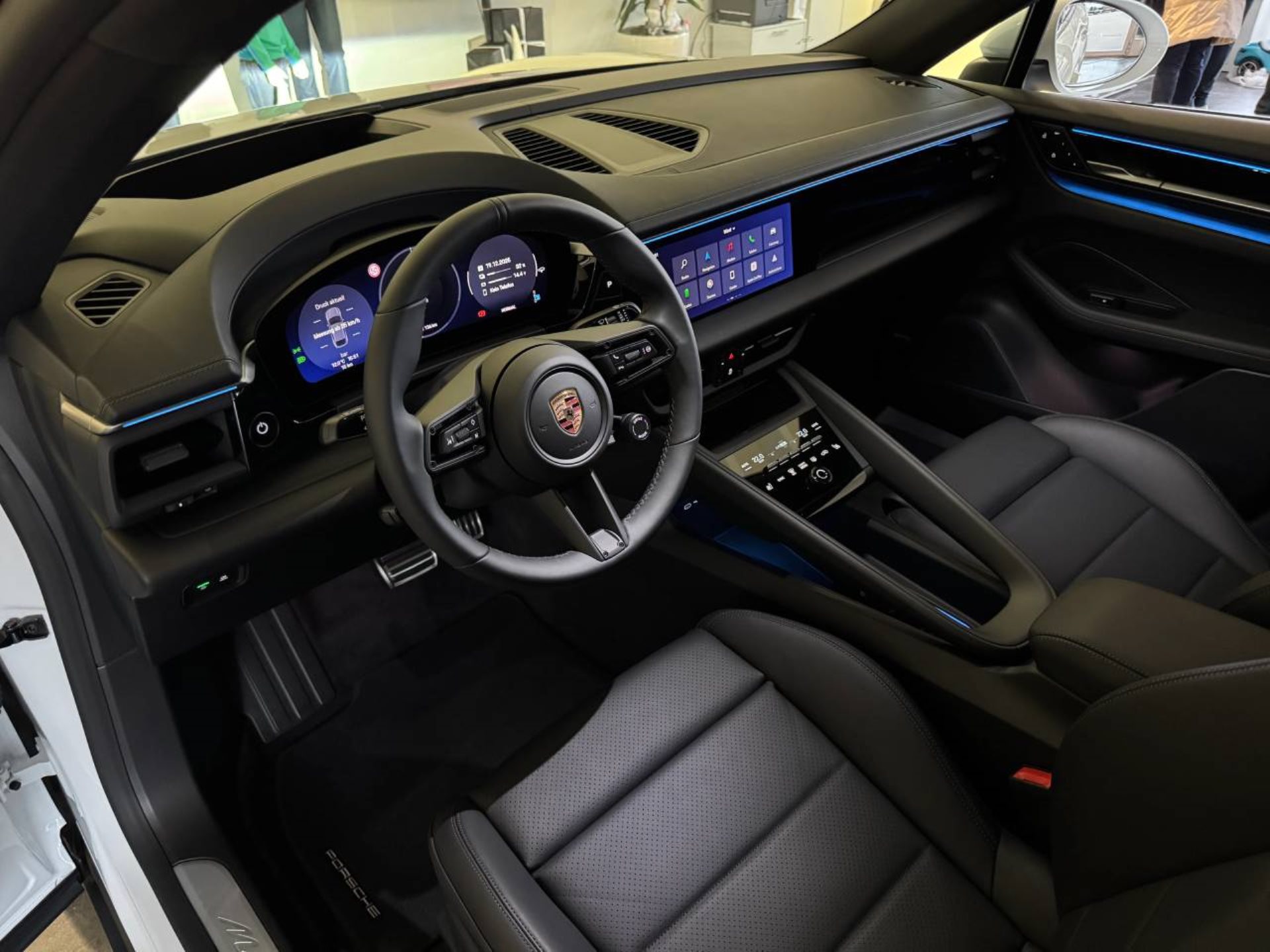 PORSCHE Macan 4S-image-12