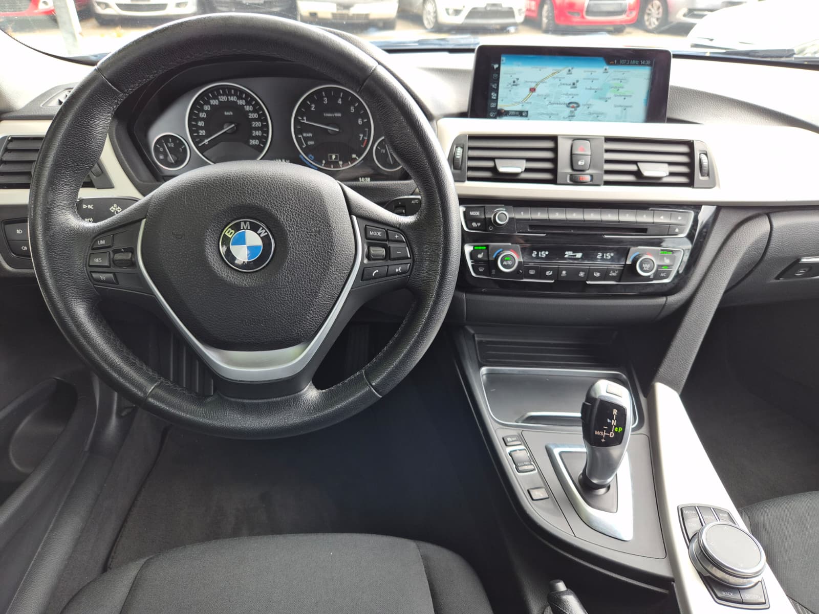 BMW 318i Touring Business Steptronic-image-12
