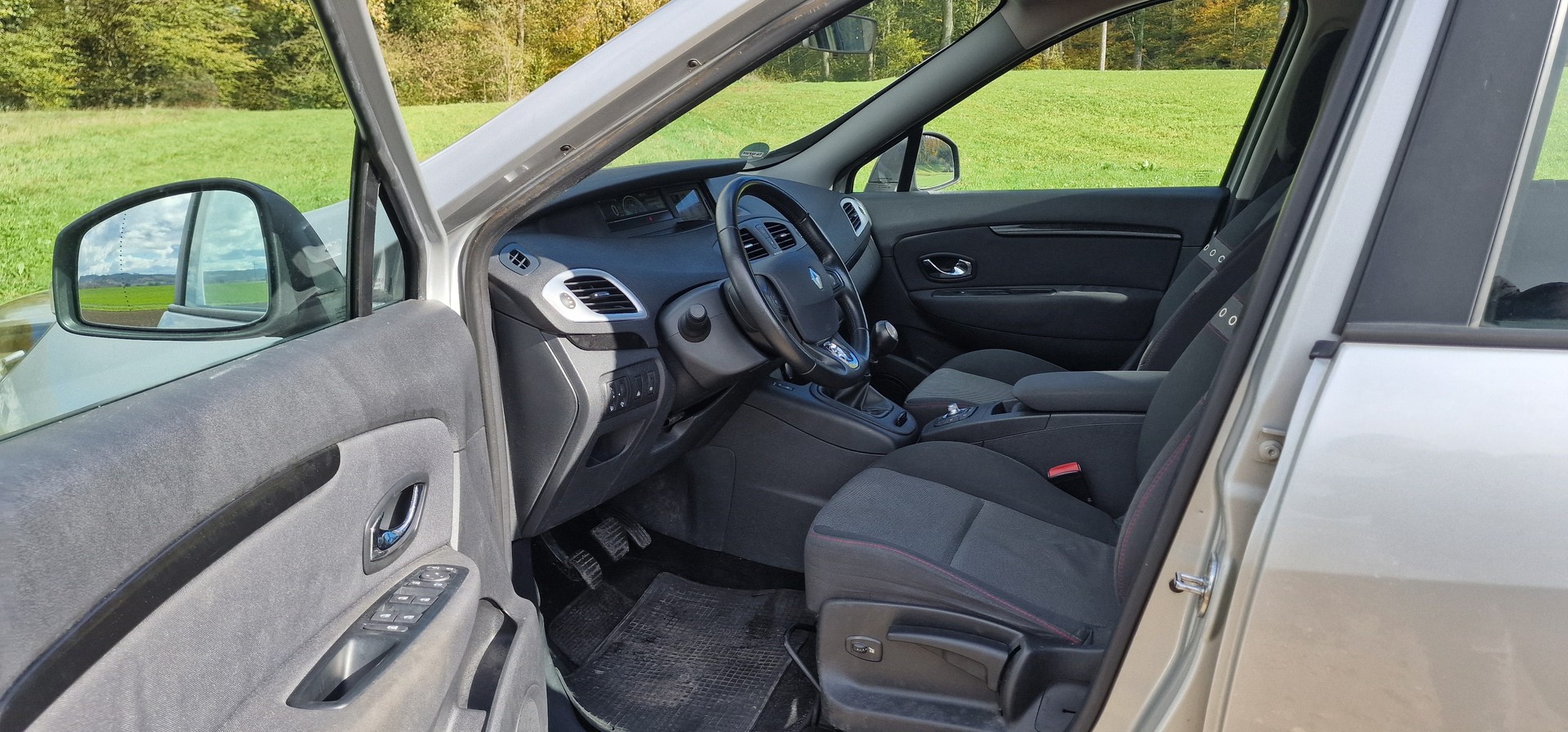 RENAULT Scénic 1.2 16V Turbo Dynamique-image-8