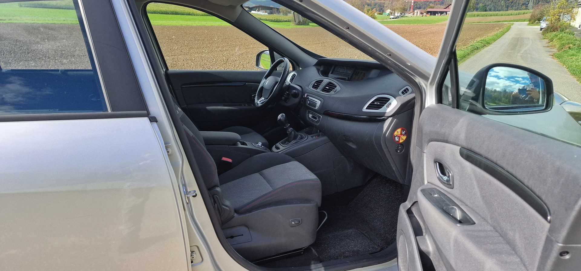 RENAULT Scénic 1.2 16V Turbo Dynamique-image-9