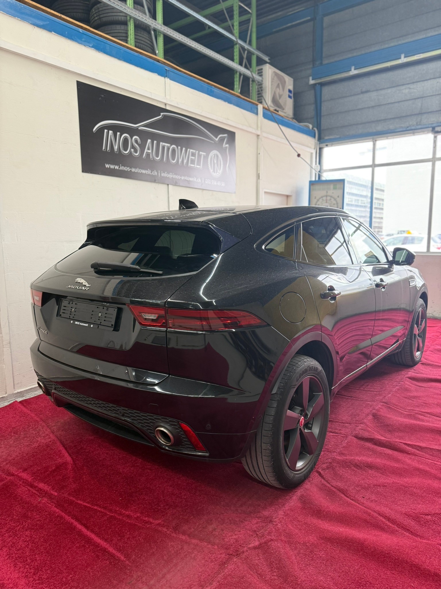 JAGUAR E-Pace 2.0d D180 R-Dynamic S AWD Automatik-image-4