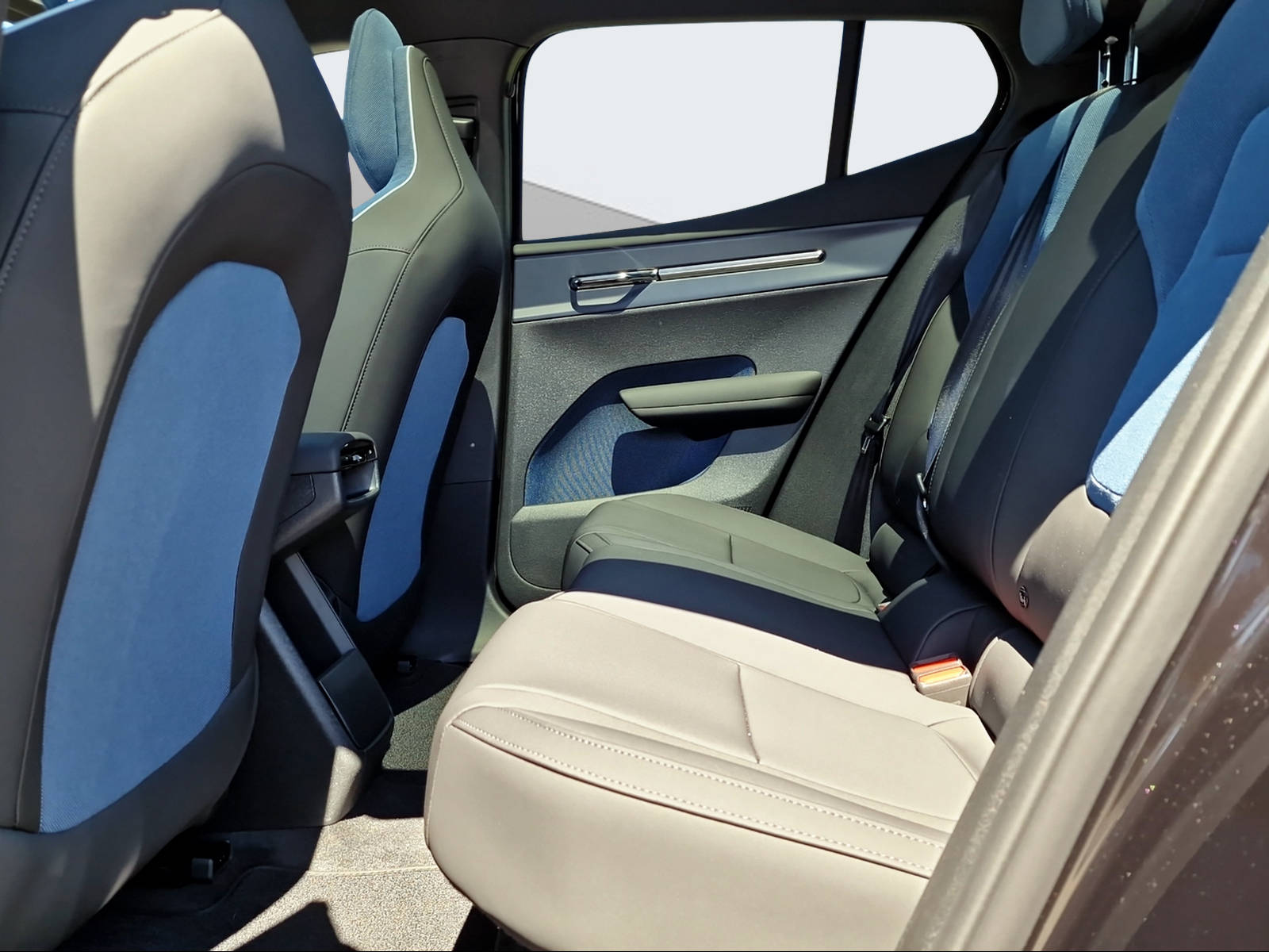 VOLVO EX 30 E60 Ultra-image-13