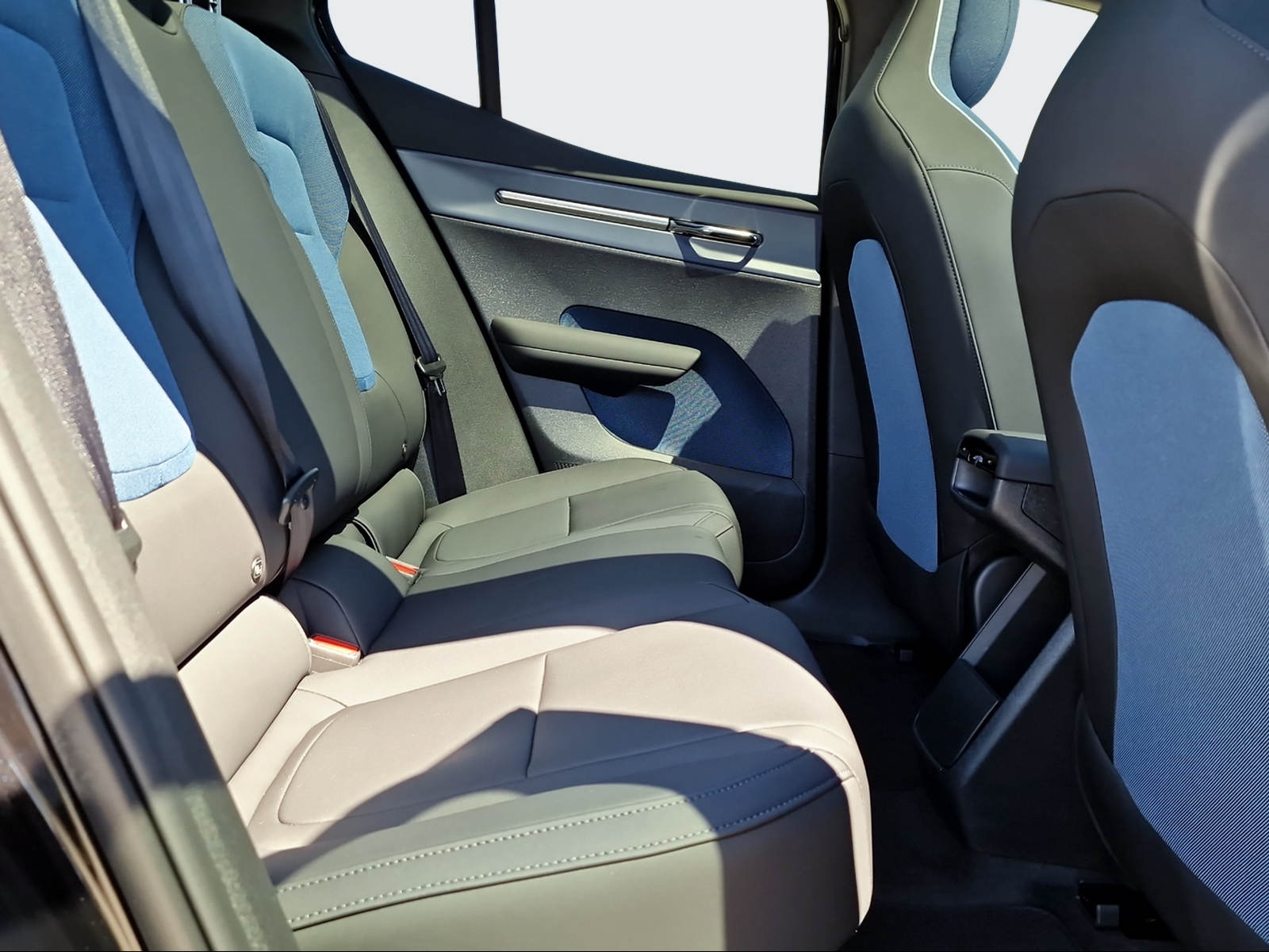 VOLVO EX 30 E60 Ultra-image-10