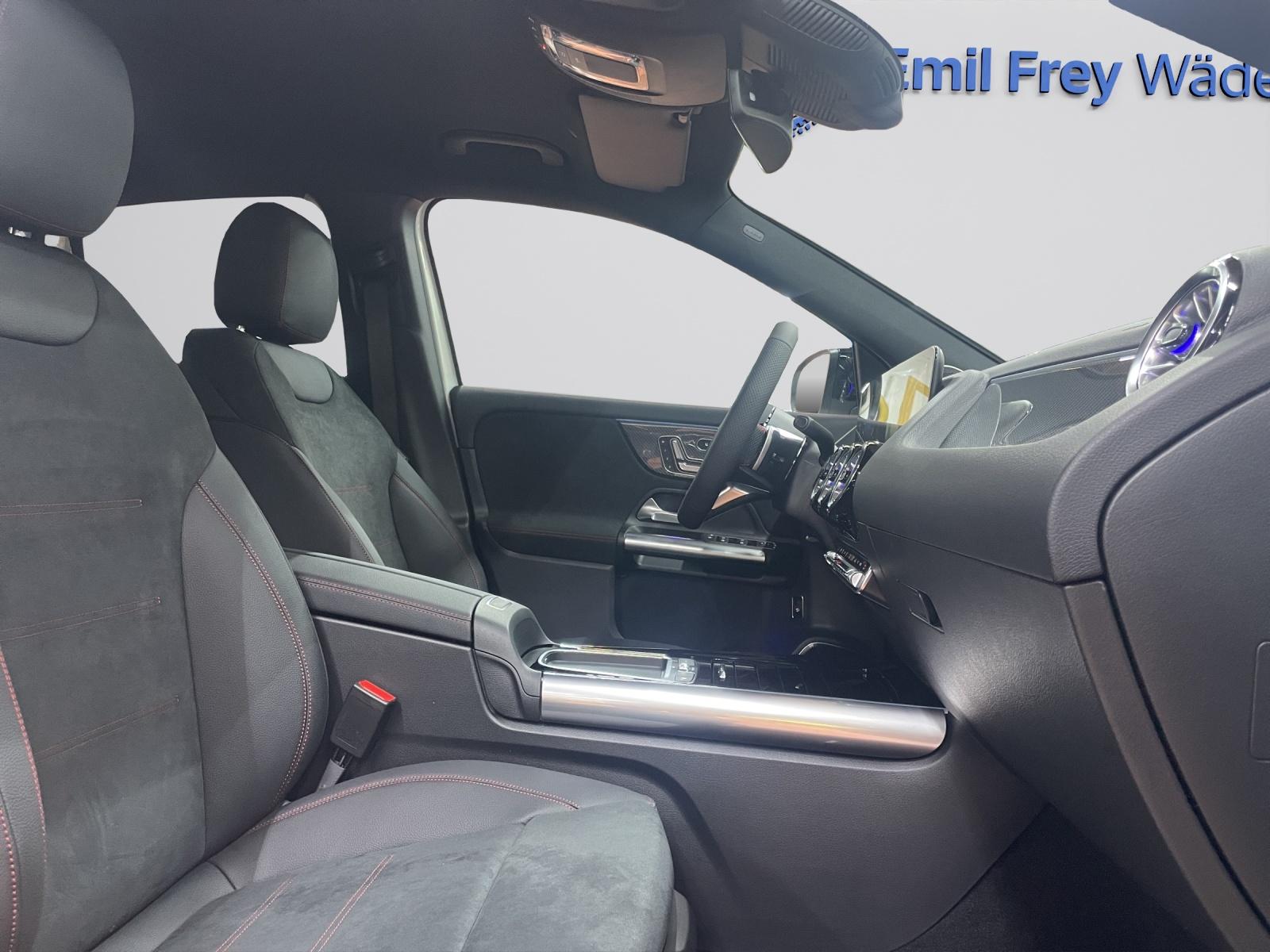 MERCEDES-BENZ GLA 200 Night Star AMG Line-image-5