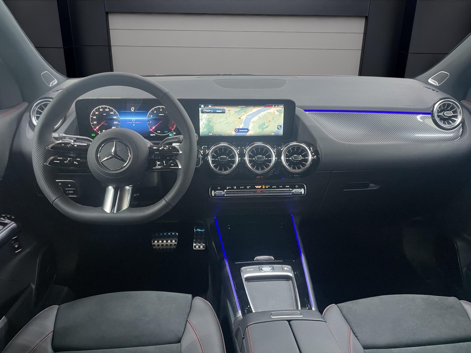 MERCEDES-BENZ GLA 200 Night Star AMG Line-image-4