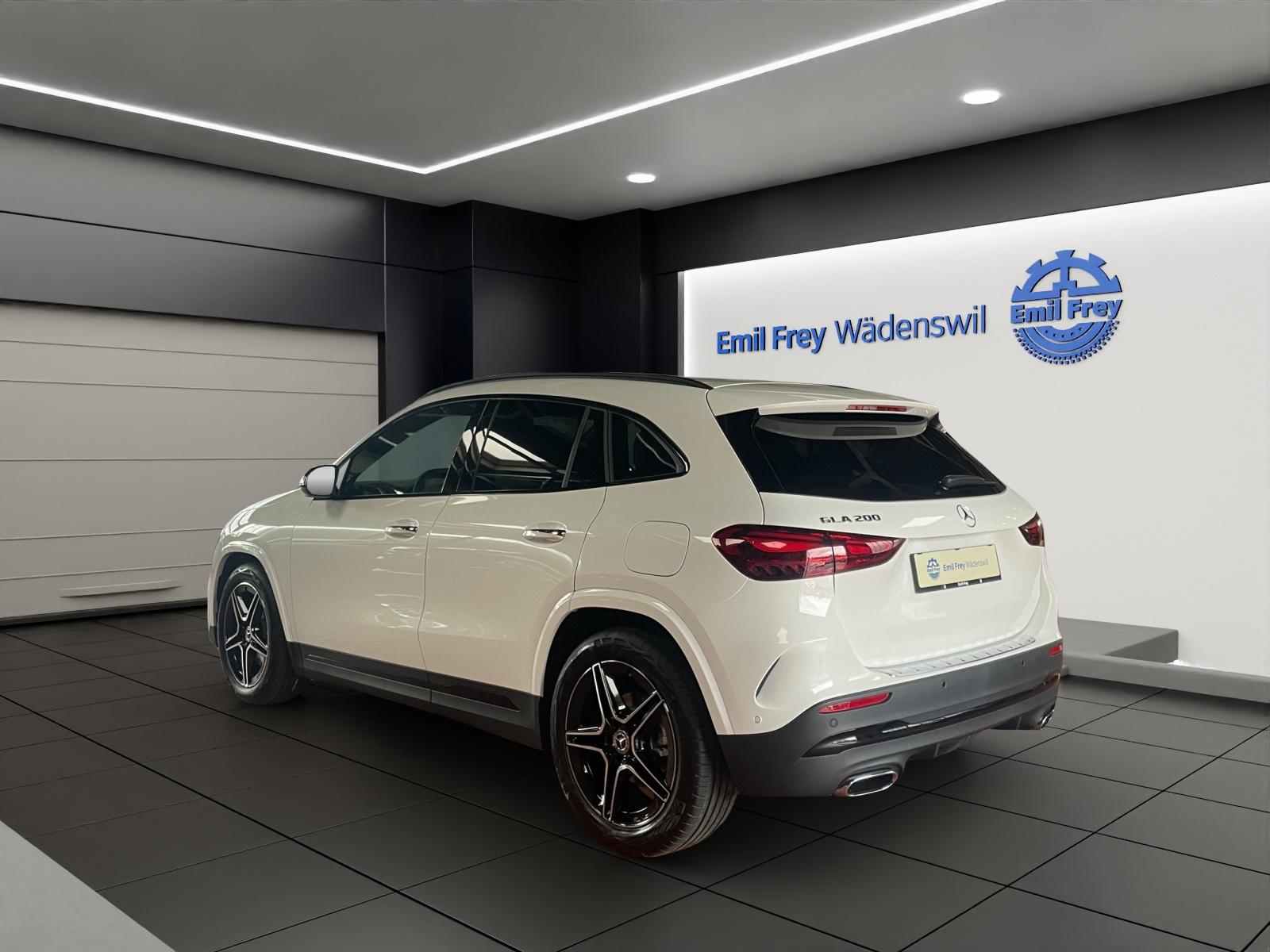 MERCEDES-BENZ GLA 200 Night Star AMG Line-image-2
