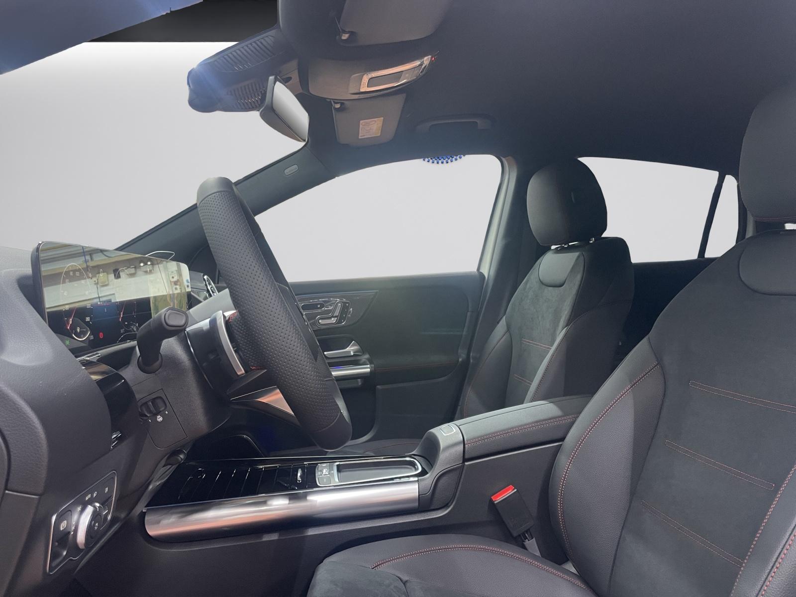 MERCEDES-BENZ GLA 200 Night Star AMG Line-image-3