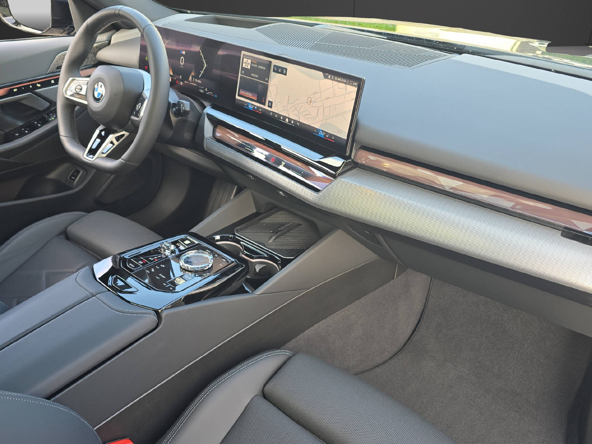 BMW 520d xDrive Touring M Sport PRO ** VOLLAUSSTATTUNG // 5 Jahre GARANTIE // 2'000 kg Anhängelast **-image-10