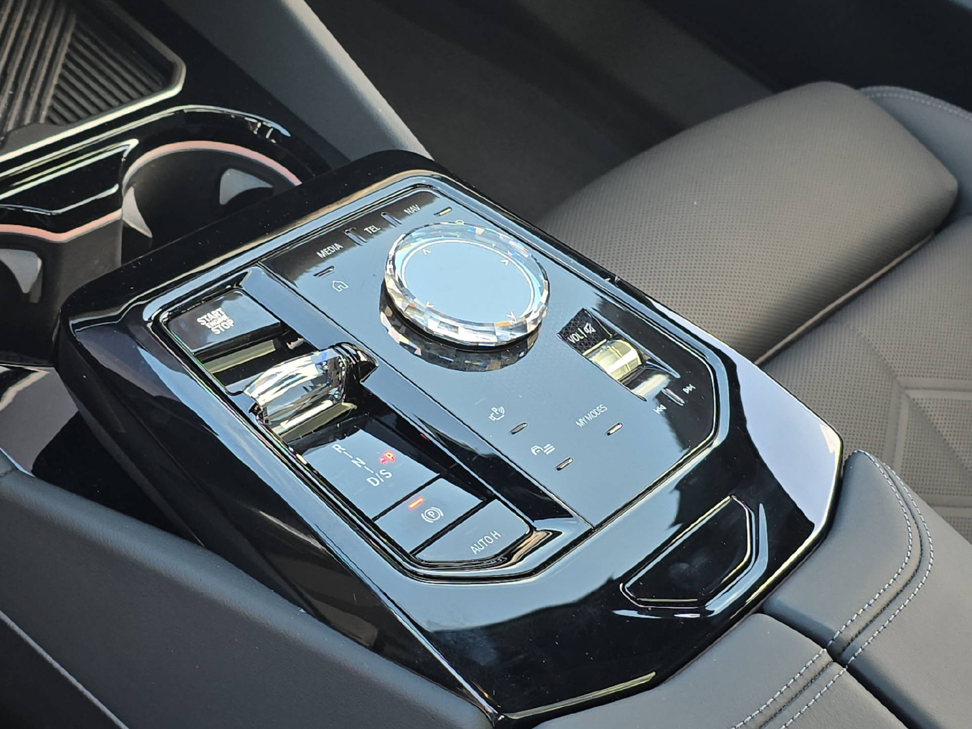 BMW 520d xDrive Touring M Sport PRO ** VOLLAUSSTATTUNG // 5 Jahre GARANTIE // 2'000 kg Anhängelast **-image-17
