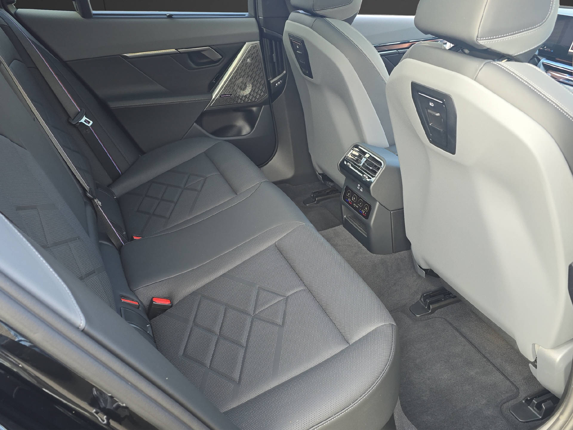 BMW 520d xDrive Touring M Sport PRO ** VOLLAUSSTATTUNG // 5 Jahre GARANTIE // 2'000 kg Anhängelast **-image-11