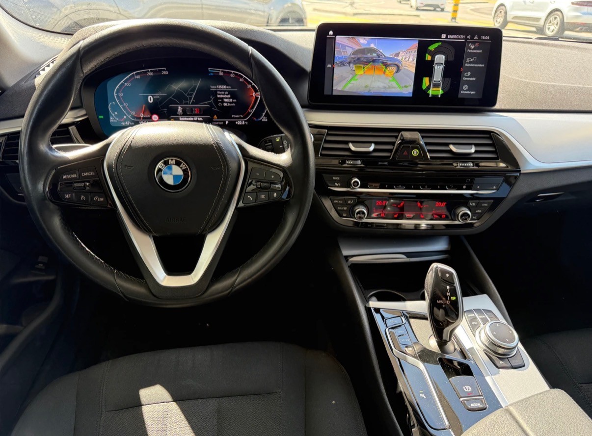 BMW 520d xDrive 48V Touring Pure M Sport Edition-image-9