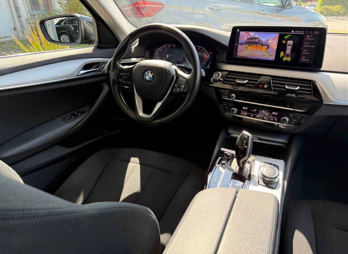 BMW 520d xDrive 48V Touring Pure M Sport Edition-image-12