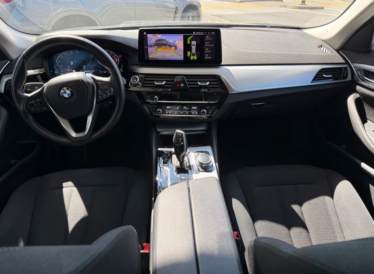 BMW 520d xDrive 48V Touring Pure M Sport Edition-image-8
