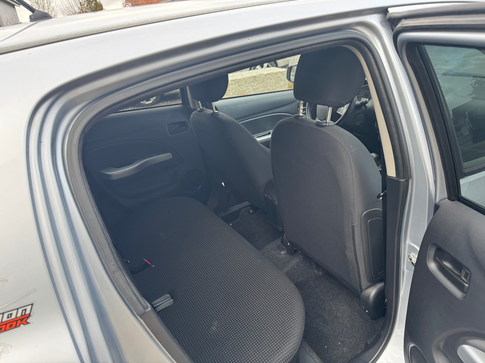 MITSUBISHI Space Star 1.2 Navigator CVT-image-5