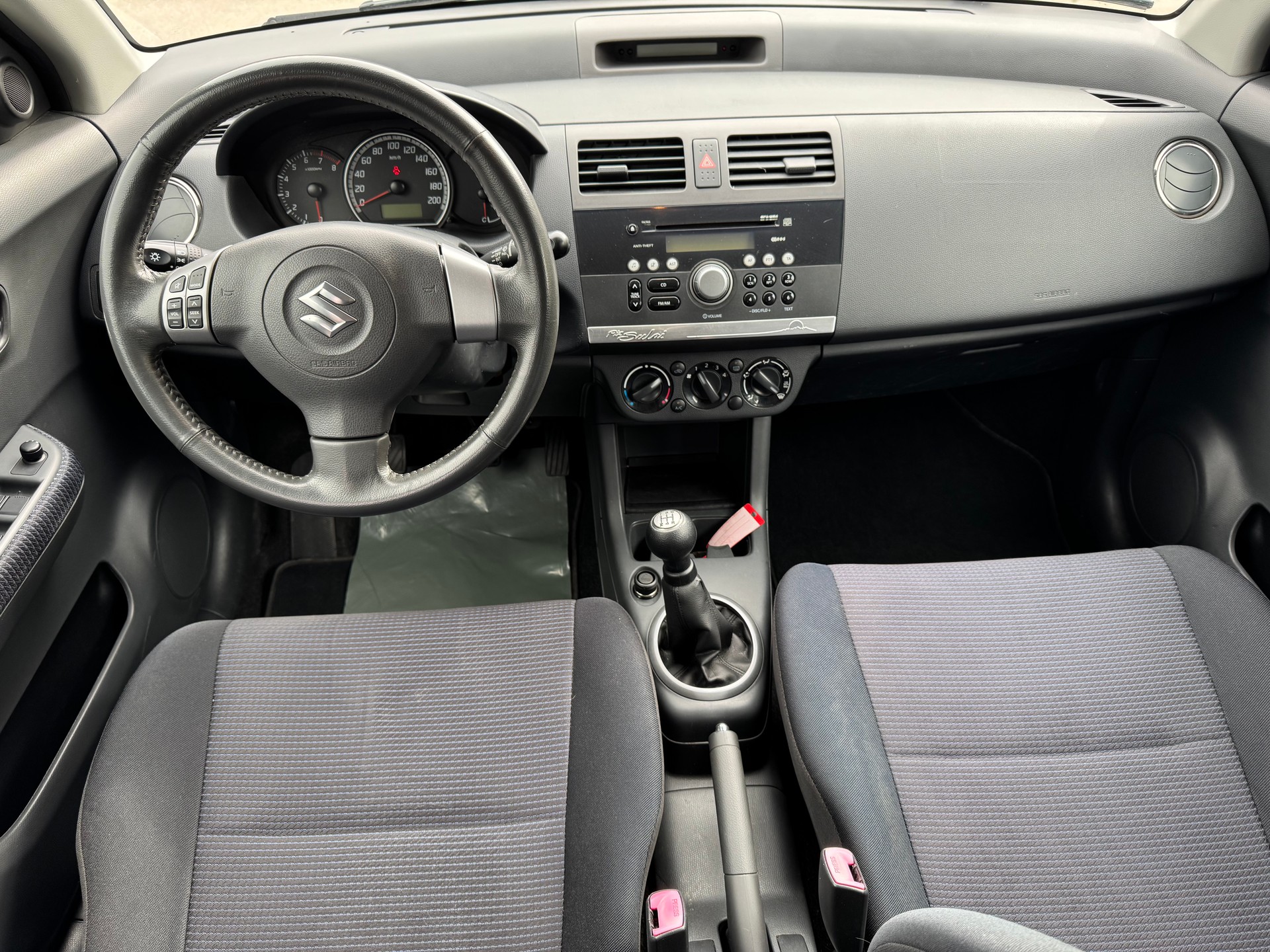 SUZUKI Swift 1.3i 16V GL Top Piz Sulai LE 4x4-image-12
