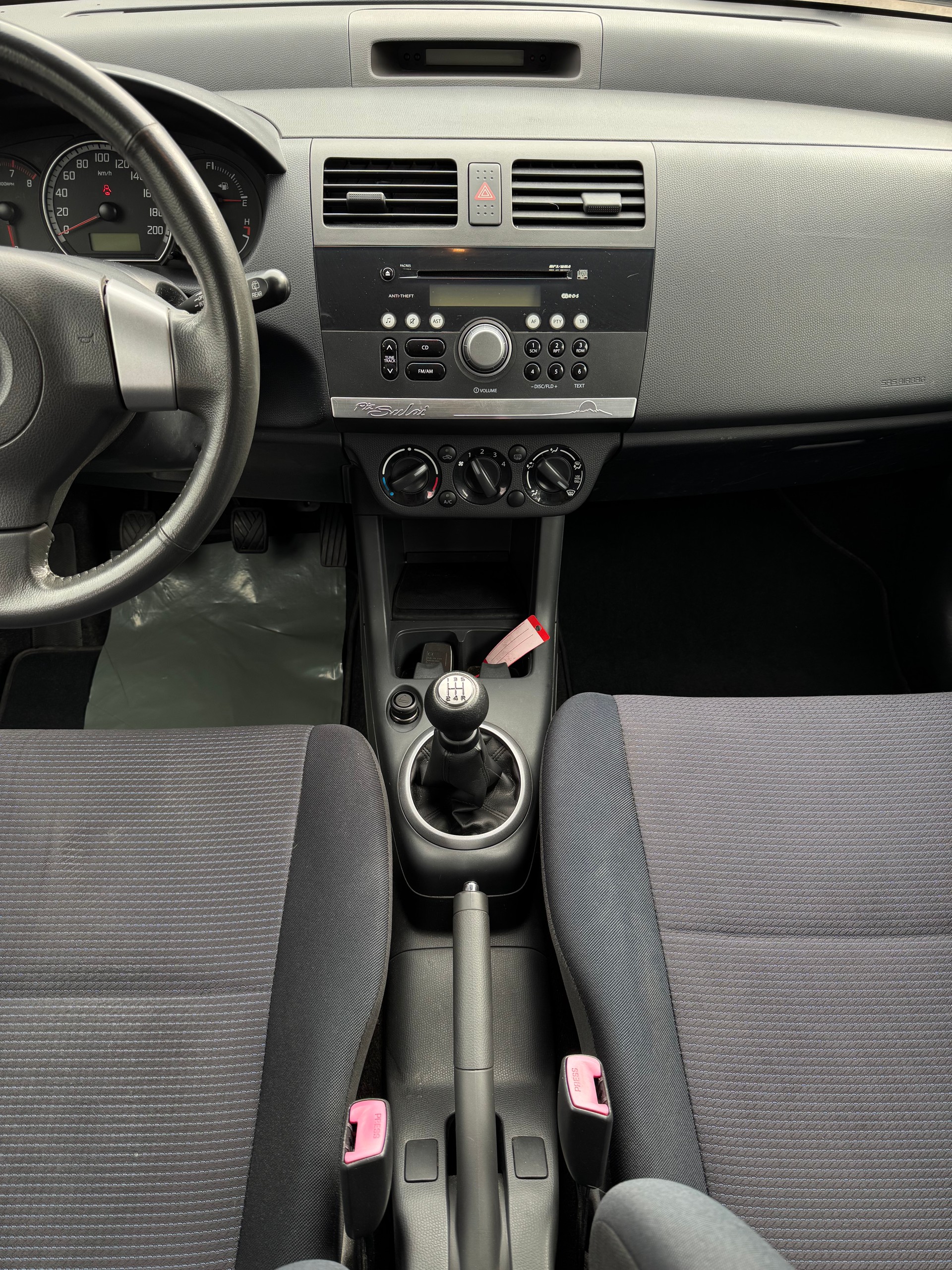 SUZUKI Swift 1.3i 16V GL Top Piz Sulai LE 4x4-image-13