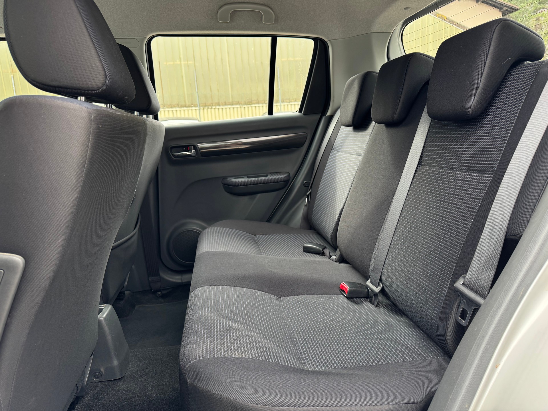 SUZUKI Swift 1.3i 16V GL Top Piz Sulai LE 4x4-image-11