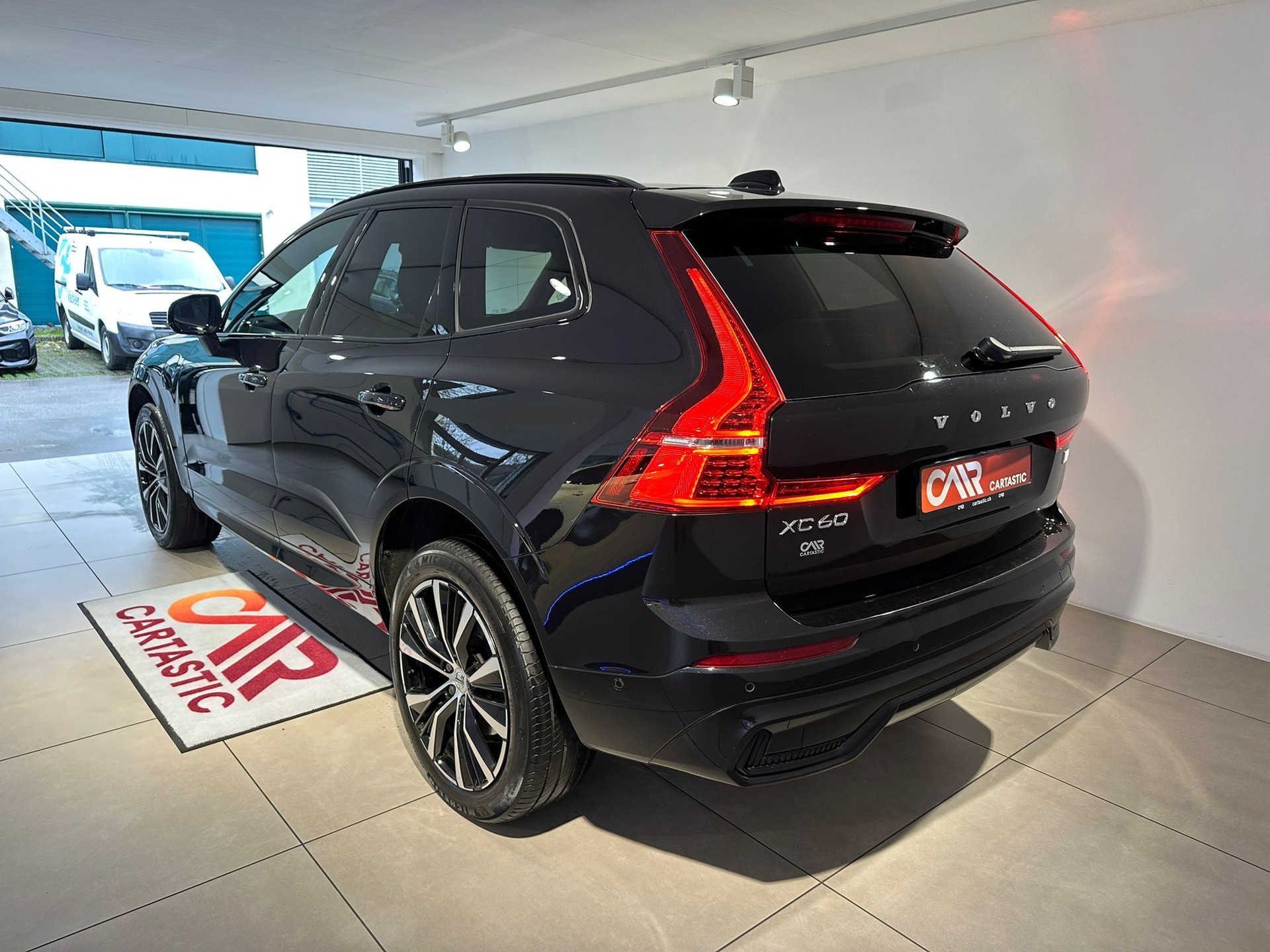 VOLVO XC60 T8 eAWD Ultimate Dark-image-2