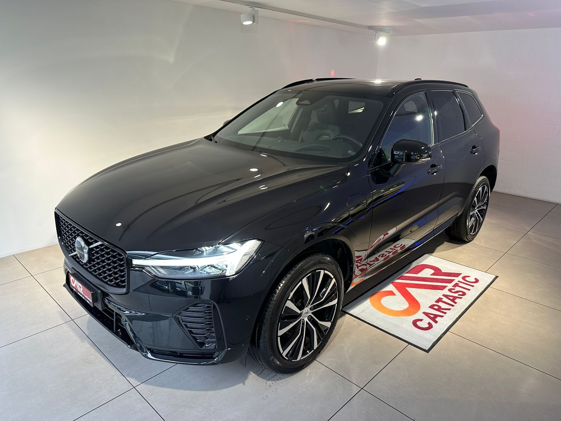 VOLVO XC60 T8 eAWD Ultimate Dark-image-0