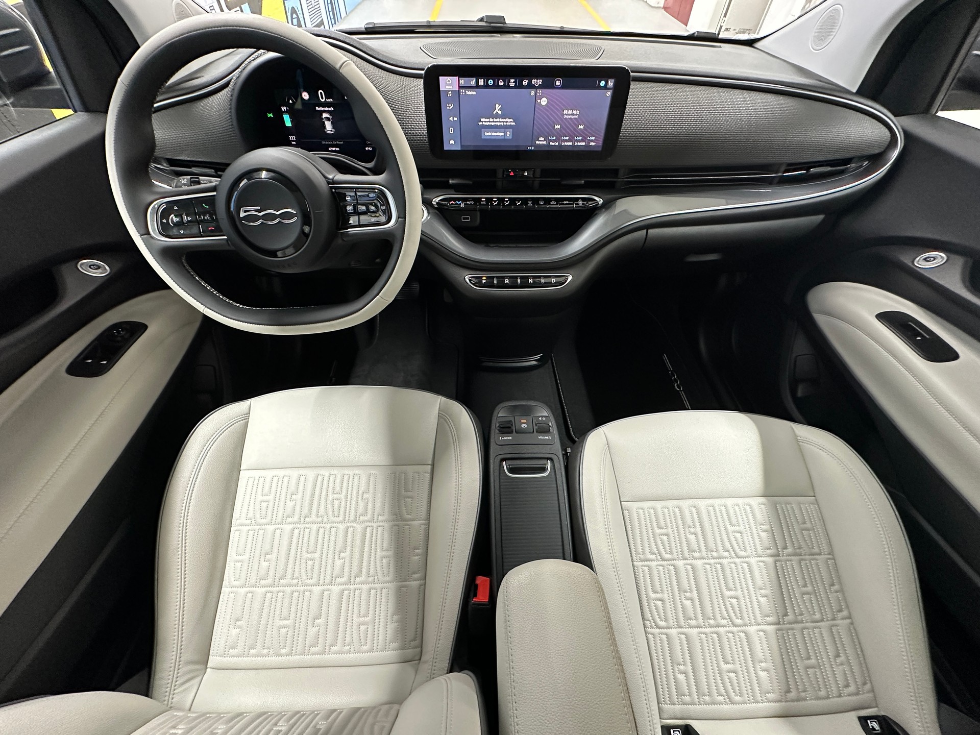 FIAT 500 electric 87 kW La Prima-image-9