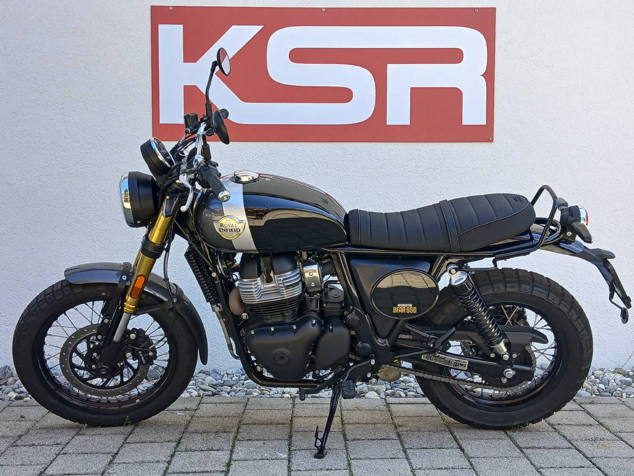 ROYAL ENFIELD Bear 650 Mid-showroom-element-1