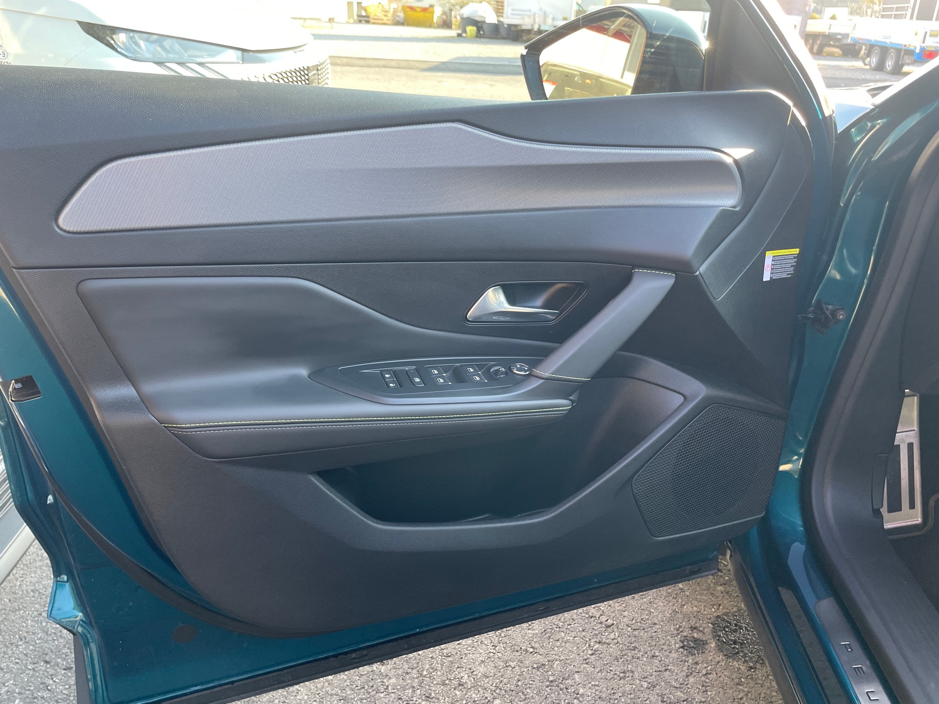 PEUGEOT 408 1.6 PHEV 225 GT-image-14