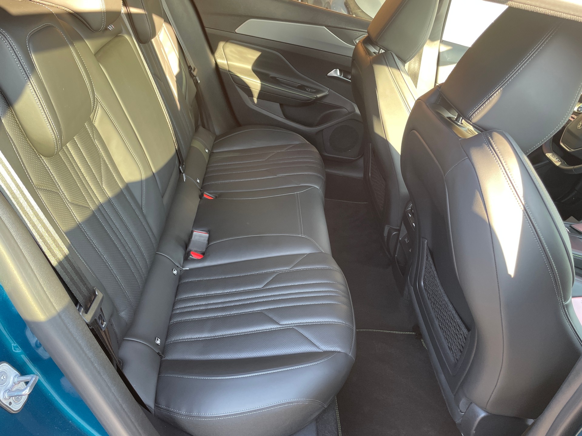 PEUGEOT 408 1.6 PHEV 225 GT-image-6